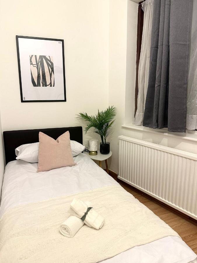 London Charm - Comfortable Room In Spacious House Eksteriør bilde